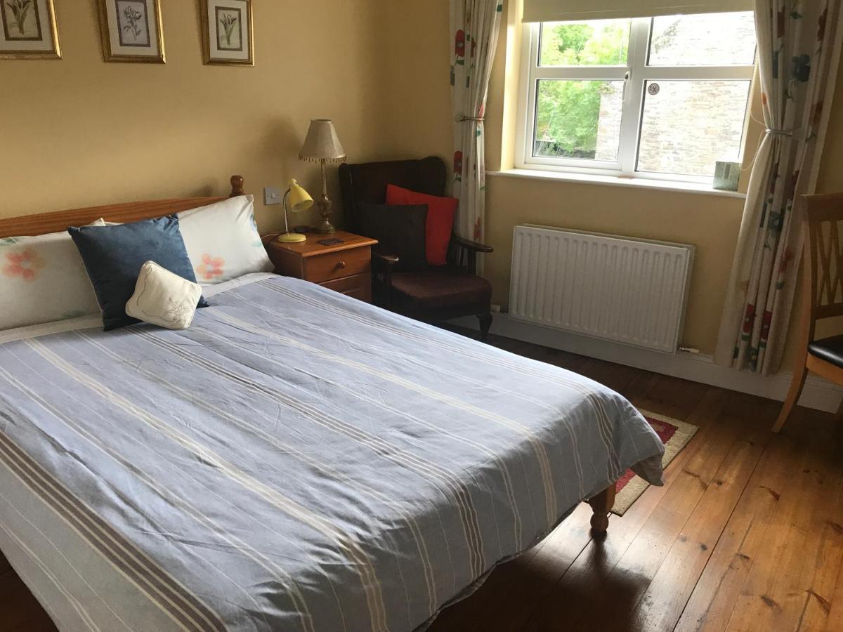 Teac Seain Bar & Bnb Annascaul Экстерьер фото